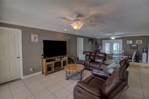 House in Okeechobee, Florida 4 bedrooms, 204.57 sq.m. № 1243306 - photo 13