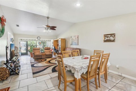 Condo in Port Richey, Florida, 2 bedrooms  № 1444321 - photo 18