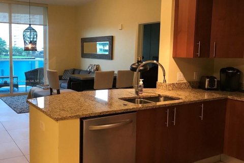 Condo in Hallandale Beach, Florida, 2 bedrooms  № 1155228 - photo 7