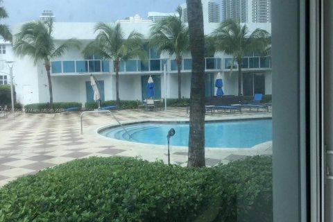 Copropriété à vendre à Hallandale Beach, Floride: 2 chambres, 103.31 m2 № 1155228 - photo 29