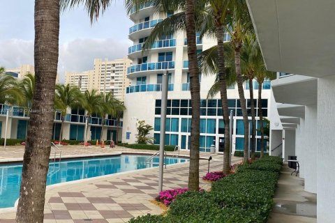 Copropriété à vendre à Hallandale Beach, Floride: 2 chambres, 103.31 m2 № 1155228 - photo 28