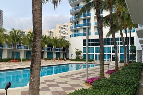 Condo in Hallandale Beach, Florida, 2 bedrooms  № 1155228 - photo 27