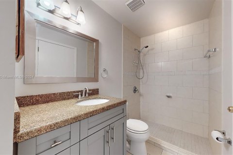 Townhouse in Miami, Florida 2 bedrooms, 124.02 sq.m. № 1410959 - photo 21