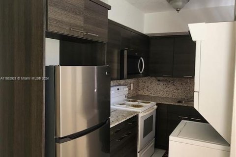 Condominio en venta en Hialeah, Florida, 1 dormitorio № 1372390 - foto 1