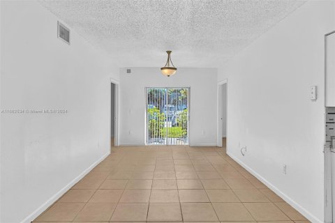 Condo in Davie, Florida, 2 bedrooms  № 1372425 - photo 12