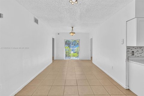 Condo in Davie, Florida, 2 bedrooms  № 1372425 - photo 10