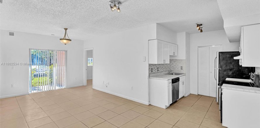 Condominio en Davie, Florida, 2 dormitorios  № 1372425