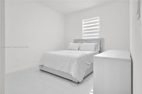 Casa en venta en Miami, Florida, 4 dormitorios, 180.14 m2 № 1372392 - foto 20