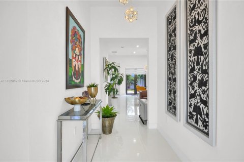 Casa en venta en Miami, Florida, 4 dormitorios, 180.14 m2 № 1372392 - foto 3