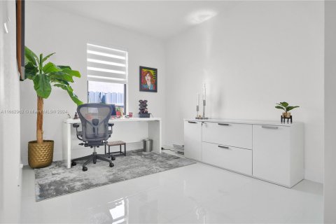 Casa en venta en Miami, Florida, 4 dormitorios, 180.14 m2 № 1372392 - foto 22