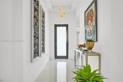 Villa ou maison à vendre à Miami, Floride: 4 chambres, 180.14 m2 № 1372392 - photo 2