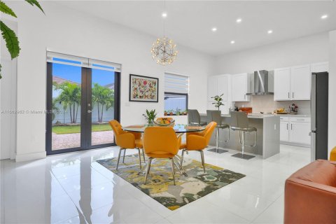 Villa ou maison à vendre à Miami, Floride: 4 chambres, 180.14 m2 № 1372392 - photo 6