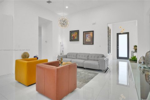 Casa en venta en Miami, Florida, 4 dormitorios, 180.14 m2 № 1372392 - foto 4