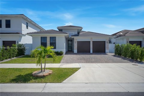 House in Miami, Florida 4 bedrooms, 180.14 sq.m. № 1372392 - photo 1