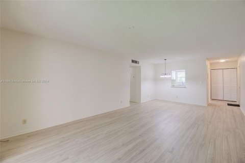 Copropriété à vendre à Davie, Floride: 2 chambres, 91.97 m2 № 1332006 - photo 11