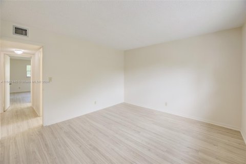 Copropriété à vendre à Davie, Floride: 2 chambres, 91.97 m2 № 1332006 - photo 25