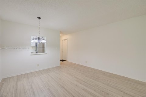 Copropriété à vendre à Davie, Floride: 2 chambres, 91.97 m2 № 1332006 - photo 15