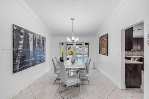 Casa en venta en Miami, Florida, 4 dormitorios, 219.62 m2 № 1332045 - foto 15