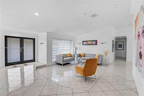 Villa ou maison à vendre à Miami, Floride: 4 chambres, 219.62 m2 № 1332045 - photo 6