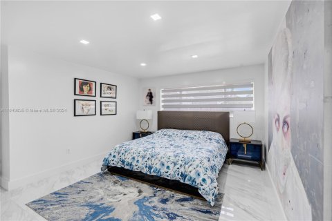 Casa en venta en Miami, Florida, 4 dormitorios, 219.62 m2 № 1332045 - foto 19