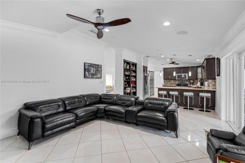 Casa en venta en Miami, Florida, 4 dormitorios, 219.62 m2 № 1332045 - foto 14