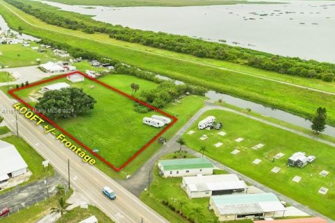 Propiedad comercial en venta en Okeechobee, Florida № 1270407 - foto 5