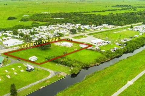 Propiedad comercial en venta en Okeechobee, Florida № 1270407 - foto 9