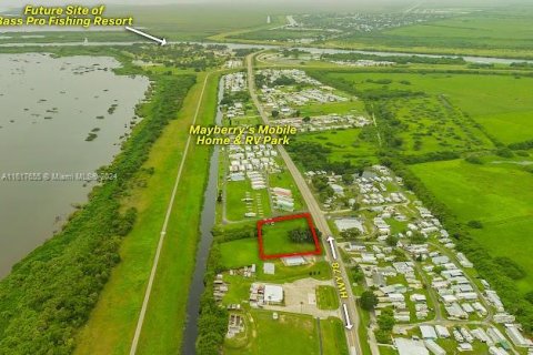 Propiedad comercial en venta en Okeechobee, Florida № 1270407 - foto 12