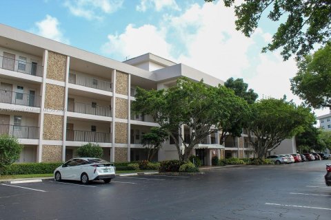 Copropriété à vendre à Pompano Beach, Floride: 1 chambre, 83.61 m2 № 1016060 - photo 2