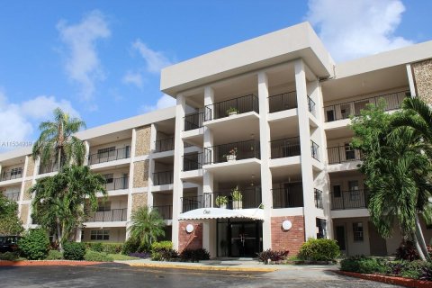 Condo in Pompano Beach, Florida, 1 bedroom  № 1016060 - photo 1