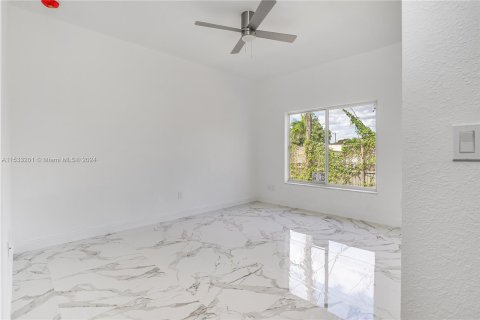 Casa en venta en Fort Lauderdale, Florida, 3 dormitorios, 133.69 m2 № 1016061 - foto 19