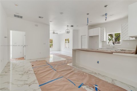 Casa en venta en Fort Lauderdale, Florida, 3 dormitorios, 133.69 m2 № 1016061 - foto 10