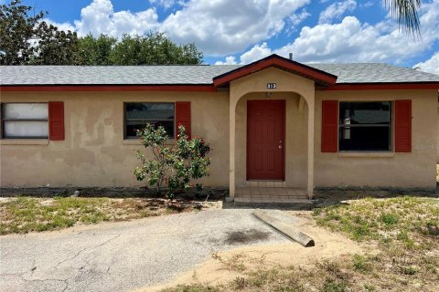 Duplex in Avon Park, Florida 2 bedrooms, 75.25 sq.m. № 1260714 - photo 1