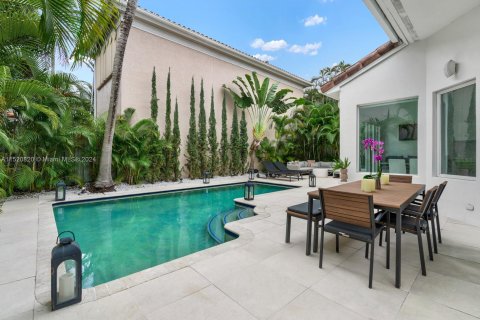Casa en venta en Sunny Isles Beach, Florida, 3 dormitorios, 252.6 m2 № 980956 - foto 8