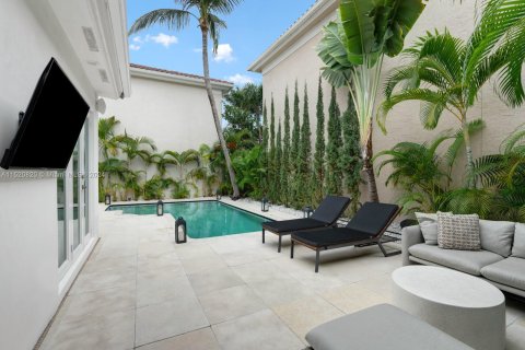 House in Sunny Isles Beach, Florida 3 bedrooms, 252.6 sq.m. № 980956 - photo 22