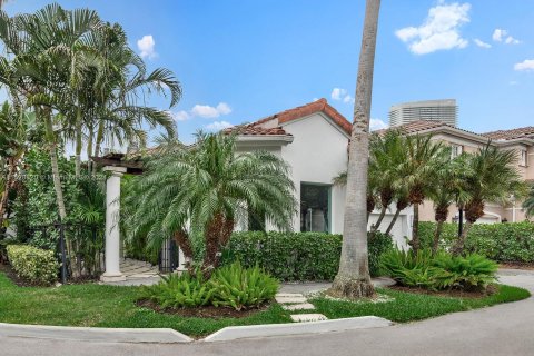 Casa en venta en Sunny Isles Beach, Florida, 3 dormitorios, 252.6 m2 № 980956 - foto 10