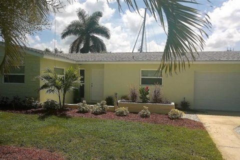 Villa ou maison à louer à Palmetto, Floride: 2 chambres, 97.92 m2 № 1369704 - photo 3