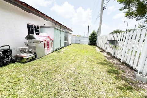 House in Miami, Florida 3 bedrooms, 118.73 sq.m. № 1290480 - photo 24