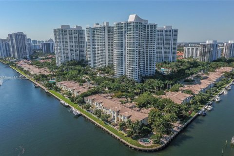 Condominio en venta en Aventura, Florida, 3 dormitorios, 203.46 m2 № 1318880 - foto 20