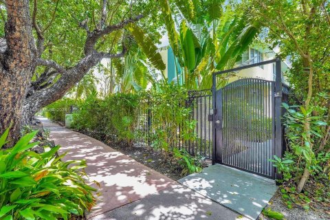 Condo in Miami Beach, Florida, 1 bedroom  № 1318836 - photo 13