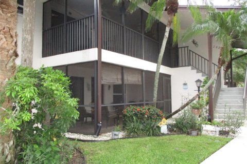 Condo in Stuart, Florida, 2 bedrooms  № 1311273 - photo 1