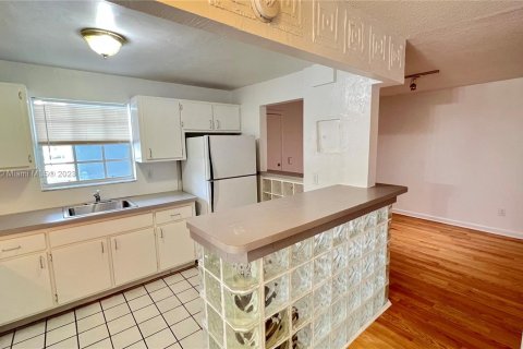 Condo in Miami Beach, Florida, 1 bedroom  № 863221 - photo 7