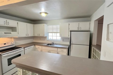 Condo in Miami Beach, Florida, 1 bedroom  № 863221 - photo 6