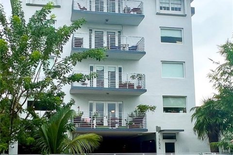 Condo in Miami Beach, Florida, 1 bedroom  № 863221 - photo 18