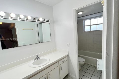 Condo in Miami Beach, Florida, 1 bedroom  № 863221 - photo 8