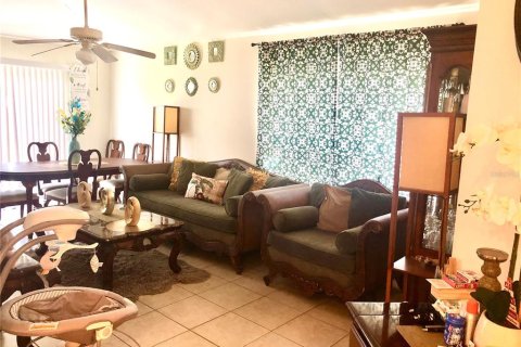 Duplex à vendre à Cape Coral, Floride: 4 chambres, 200.67 m2 № 631412 - photo 20