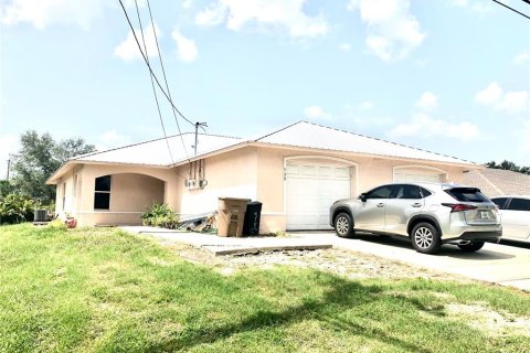 Duplex à vendre à Cape Coral, Floride: 4 chambres, 200.67 m2 № 631412 - photo 3
