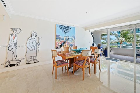 Condominio en venta en Bal Harbour, Florida, 2 dormitorios, 191.38 m2 № 1387774 - foto 14