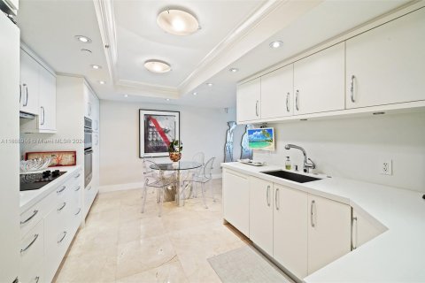 Condominio en venta en Bal Harbour, Florida, 2 dormitorios, 191.38 m2 № 1387774 - foto 21