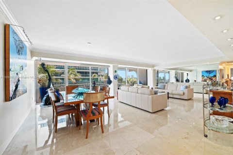 Condominio en venta en Bal Harbour, Florida, 2 dormitorios, 191.38 m2 № 1387774 - foto 17